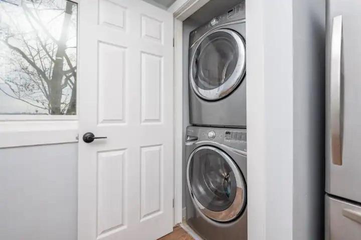 Centre Street Upper 2Bedsuite 4408 คาลการี ภายนอก รูปภาพ