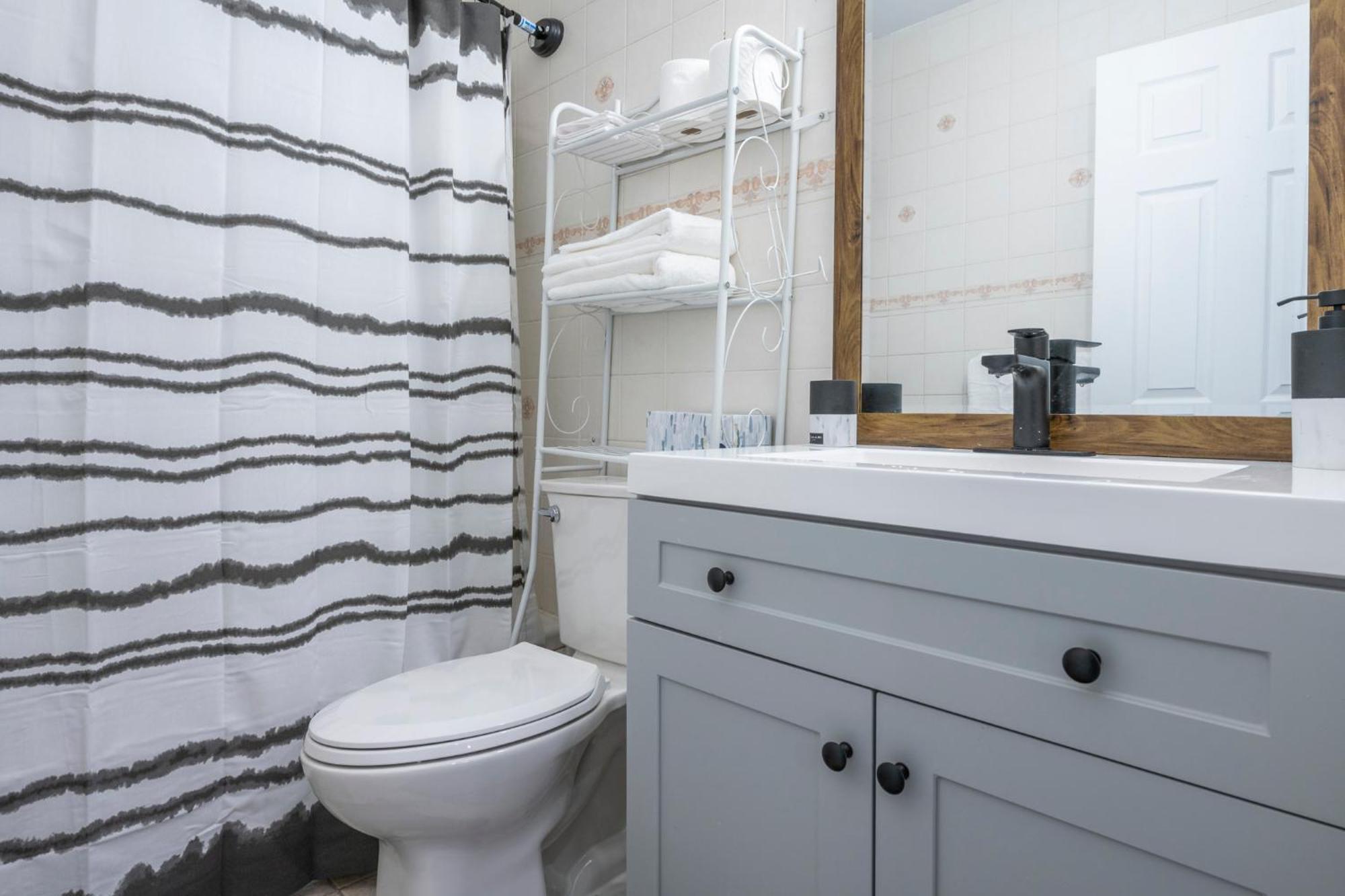 Centre Street Upper 2Bedsuite 4408 คาลการี ภายนอก รูปภาพ