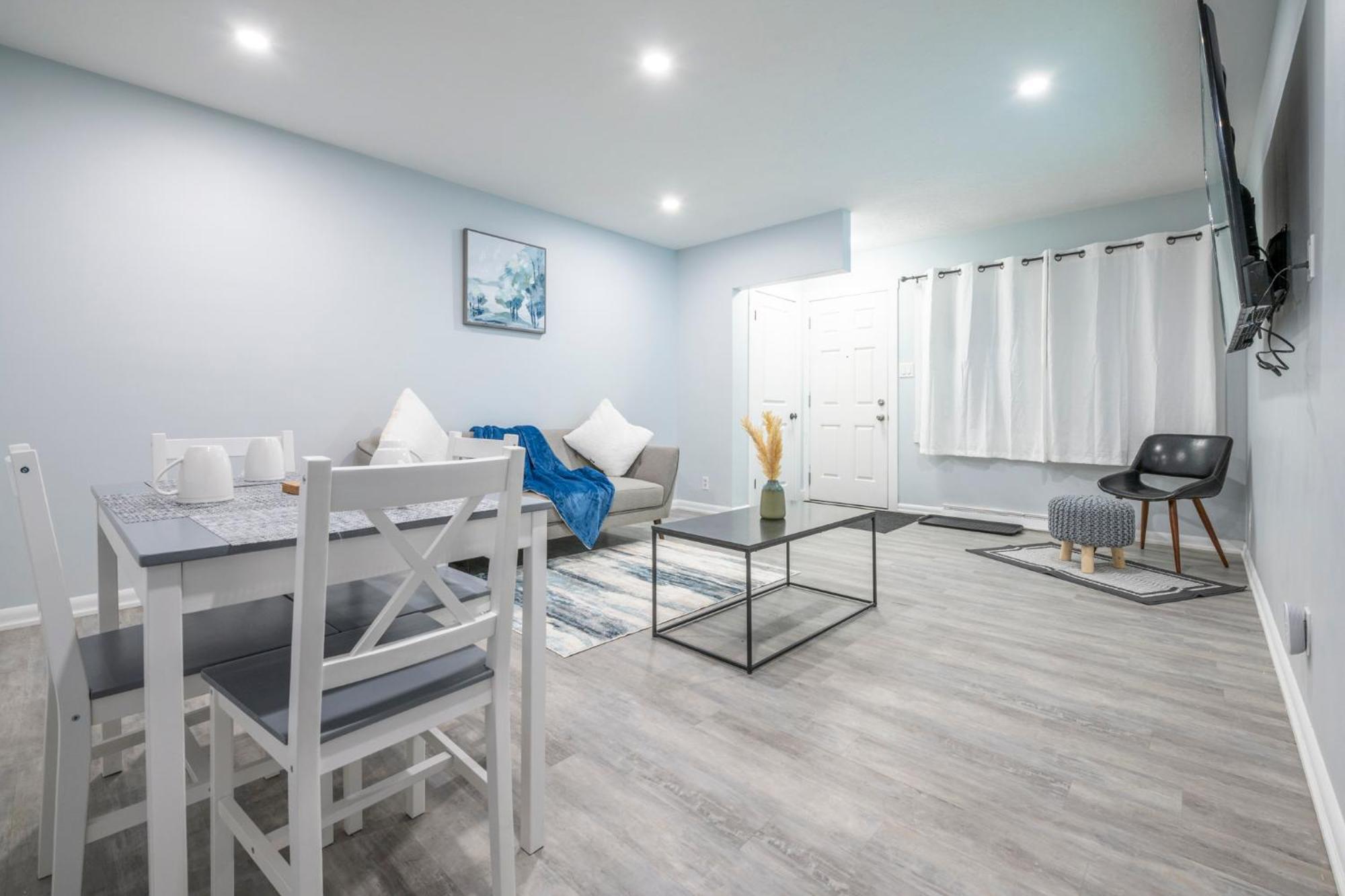 Centre Street Upper 2Bedsuite 4408 คาลการี ภายนอก รูปภาพ
